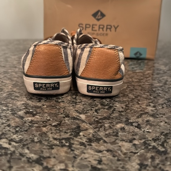 Sperry womens Striped Navy and White canvas sneakers 7.5 - Picture 7 of 11